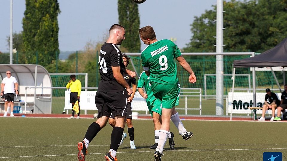 Max Müller (#9) und der TuS Buisdorf durften einen Kantersieg feiern.