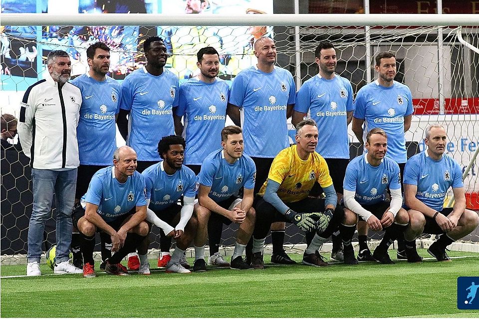 Uwe Wolf (li.) coacht am 11. Januar die Löwen beim Turnier der Traditionsteams in Regensburg.