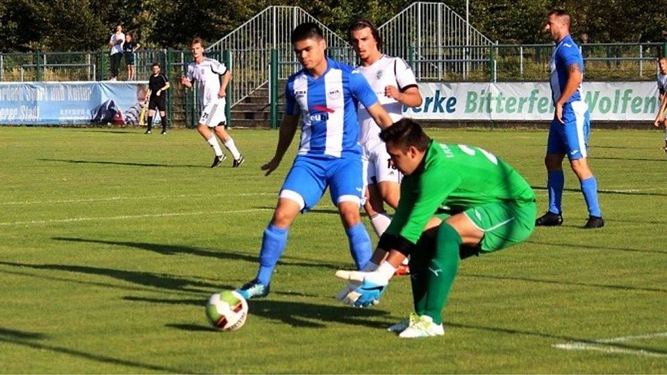 Kevin Elflein (in blau-weiß) fällt längere Zeit beim FC aus.               F: Holger Bär