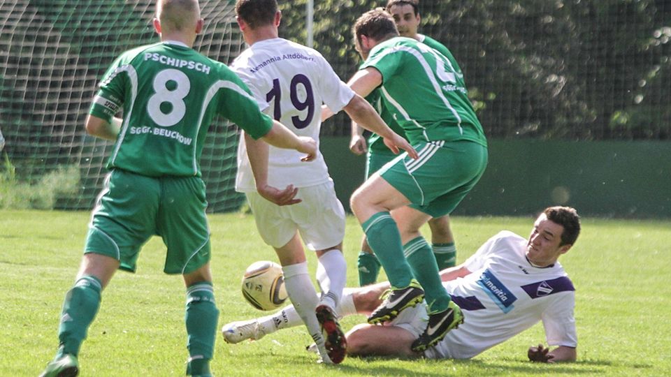 Die Top-Elf der Kreisoberliga Südbrandenburg wird akut von Dino Pschipsch und Co. geprägt.F: Bock