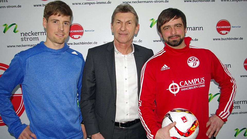 Andreas Vilsmaier (l.) und Thomas Semmelmann (r.), das Trainerduo des SV Donaustauf, wollen in den kommenden Wochen den Aufstieg in die Landesliga perfekt machen. Ab sofort steht ihnen  mit Klaus Augenthaler ein Weltmeister in beratender Funktion zur Seite. Jener wird zur kommenden Saison ein Trainerteam mit Semmelmann und Vilsmaier bilden.