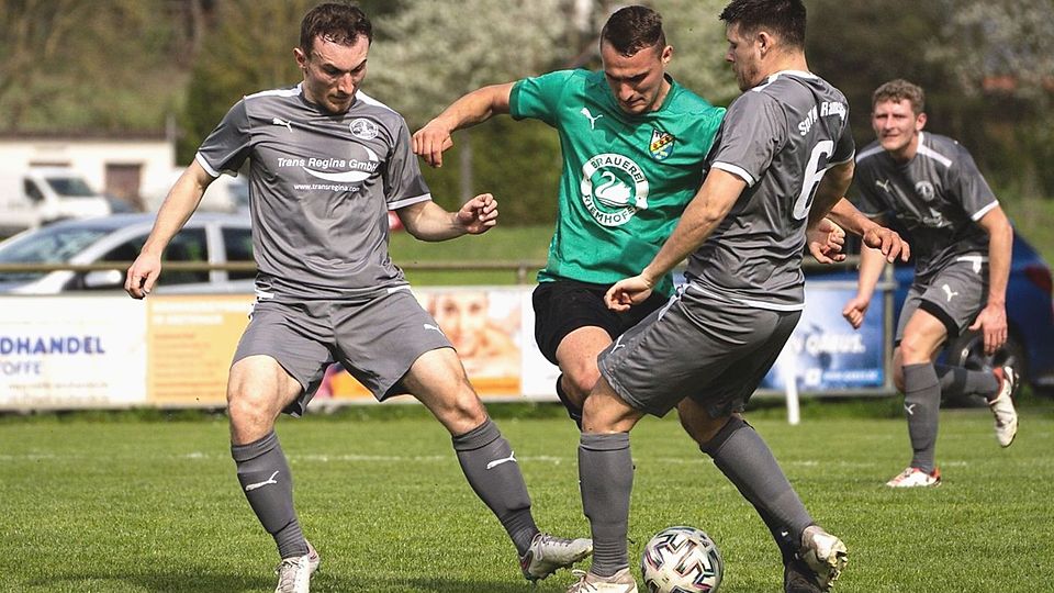 Der TV Riedenburg (grünes Trikot) darf sein Glück in der Relegation versuchen.