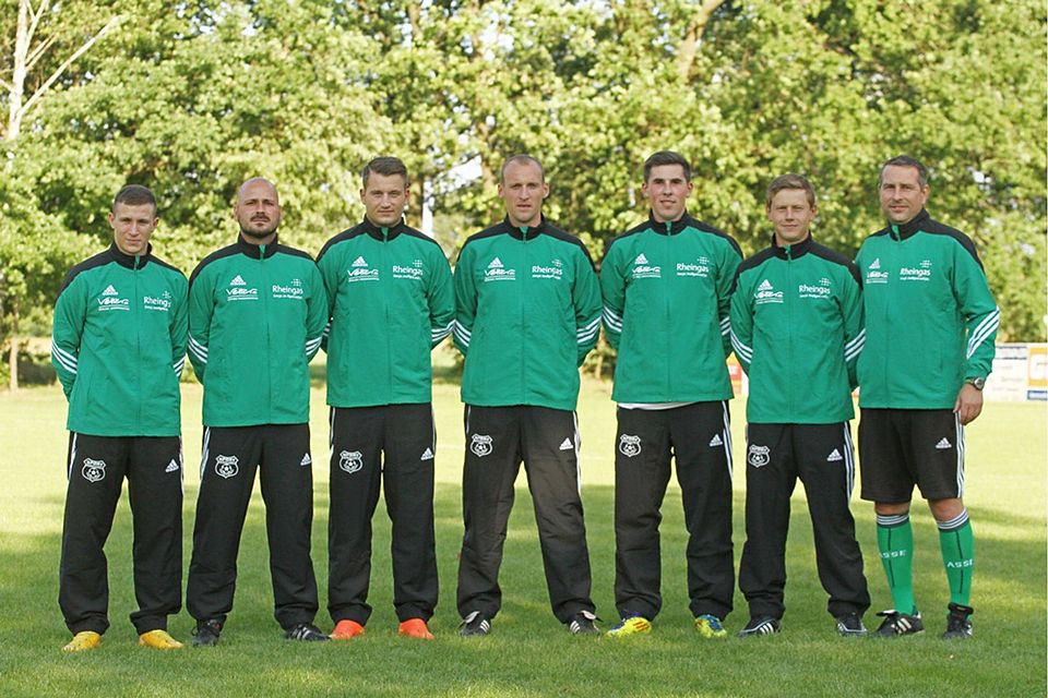 Die Neuen bei Reppichau (v.l.): Neumann, Schulze, Jersack, Berger, Eßbach, Paroda, Trainer Schreiter  Foto: Rinke
