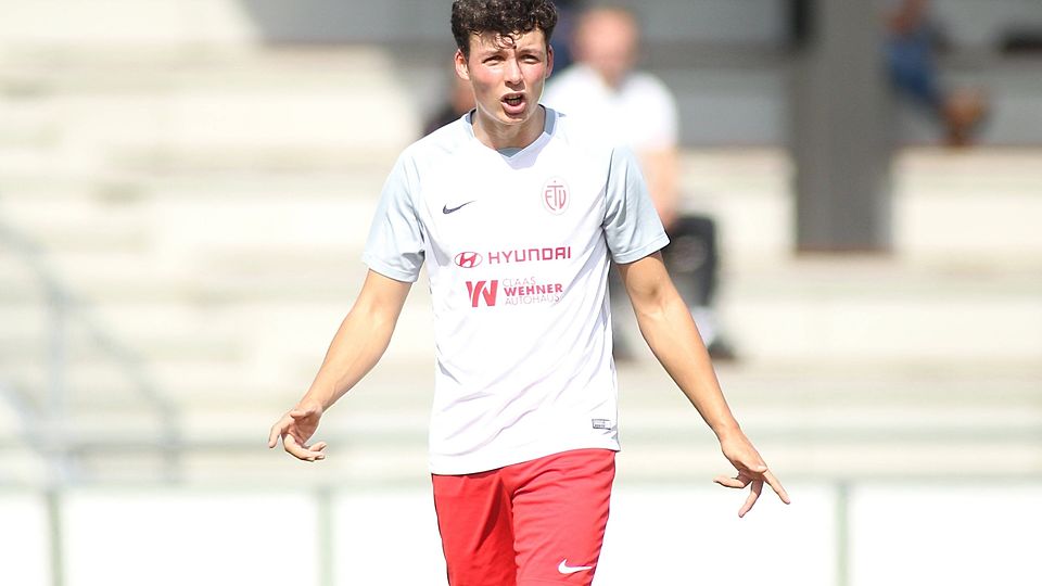 Mit nur 24 Jahren ist Jasper Hölscher sportlicher Leiter beim Eimsbütteler TV. Als Spieler ist er bei Eintracht Norderstedt in der Regionalliga Nord aktiv. 