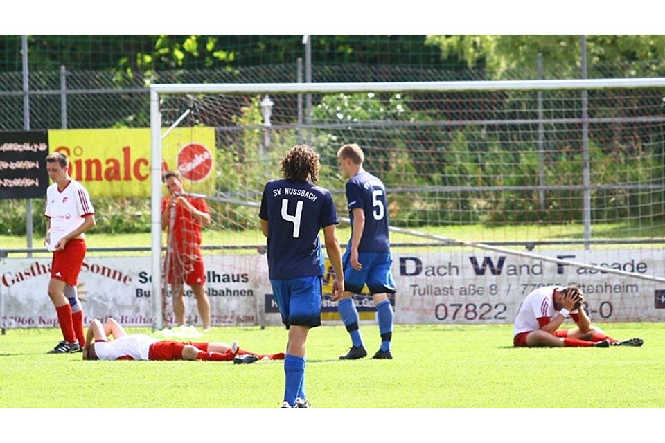 Bereits nach dem Hinspiel am Boden: Die Fußballer des SC Kappel.   | Foto: Peter Aukthun