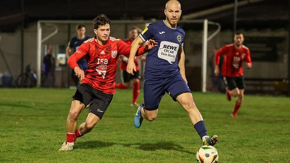 Hummetroths Danny Klein (rechts), hier im Duell mit Finn Daum vom TSV Höchst, war der entscheidende Mann.	Foto: Joaquim Ferreira