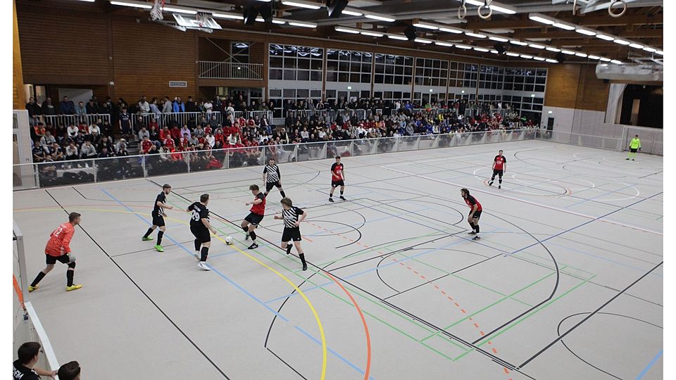 Das Vor-Weihnachtsturnier in Gau-Odernheim ist auch wegen der Rundumbande beliebt.