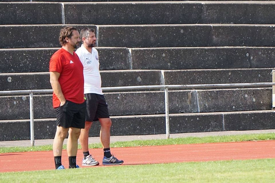Die beiden U17 Trainer Simon Graßl und Christian Fleischmann (v.l.) blicken dem Saisonstart freudig entgegen (nicht am Bild: U17-Trainer Michael Aschenbrenner). 