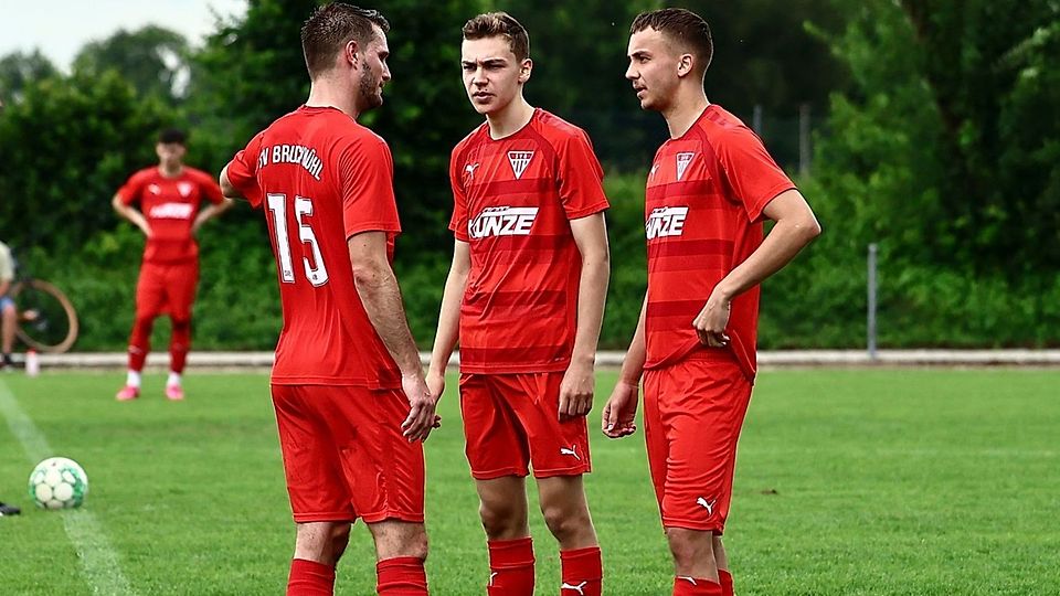 Für Joannes Wagener, Maurice Koller und Andreas Wechselberger geht es mit dem SV Bruckmühl beim Kunze Cup am Samstag gegen den TSV 1860 Rosenheim und den TSV Murnau.