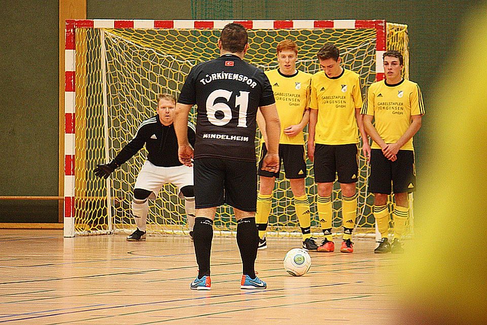 Steht die Kammlacher Mauer auch in Kempten? Der TSV spielt dort um den erstmals vergebenen Allgäuer Futsal-Titel - und um die Qualifikation für die schwäbische Endrunde. Steht die Kammlacher Mauer auch in Kempten? Der TSV spielt dort um den erstmals vergebenen Allgäuer Futsal-Titel - und um die Qualifikation für die schwäbische Endrunde.
