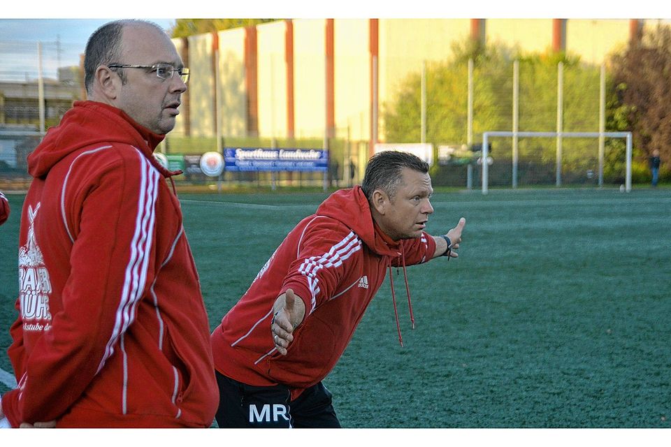 Haderten mit zahlreichen Ausfällen: Trittau-Coach Matthias Räck (re.) und Co-Trainer Sven Fischer. Foto: nie