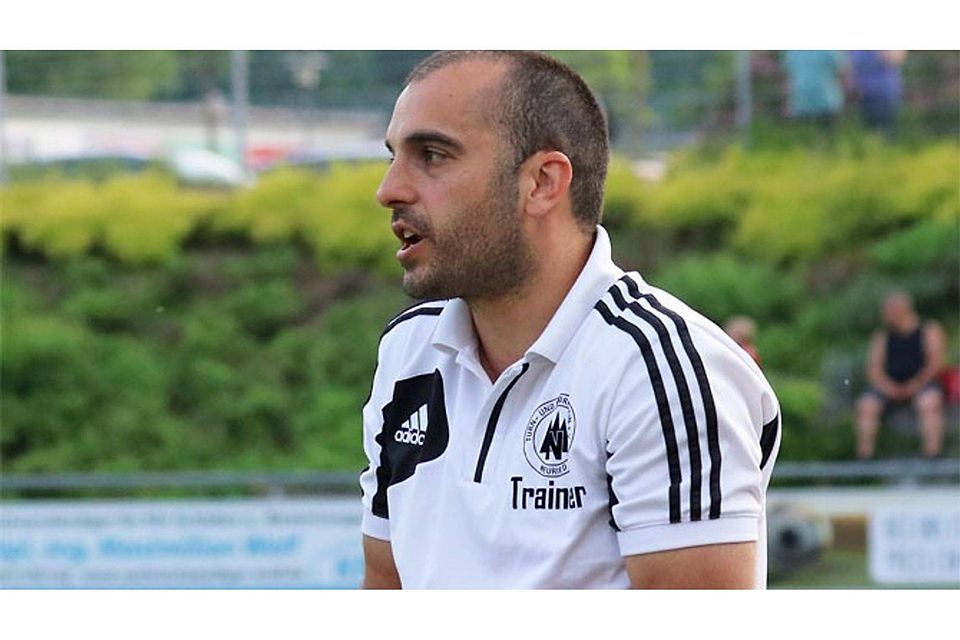 Davide Taurino und der TSV Neuried gehen durch eine schwere Zeit. Der Aufsteiger befindet sich in der Landesliga Südost auf dem letzten Tabellenplatz. Foto: Dagmar Rutt
