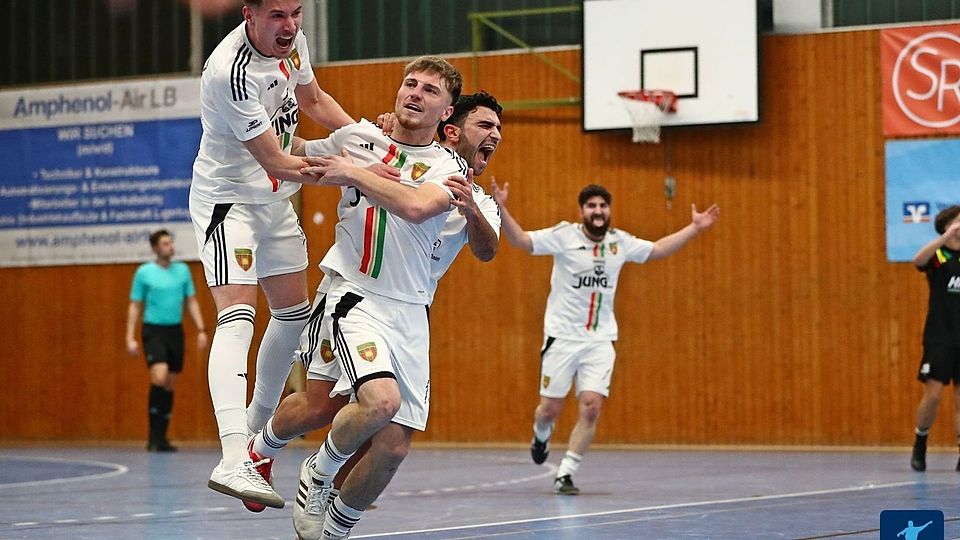 Der FC Kandil freut sich über den 2:1-Finalsieg gegen den FC Amed Saar