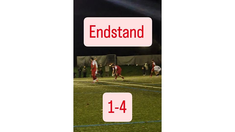 Elmir Krasniqi legt den Ball an den Mittelpunkt nach seinem Anschlusstreffer 