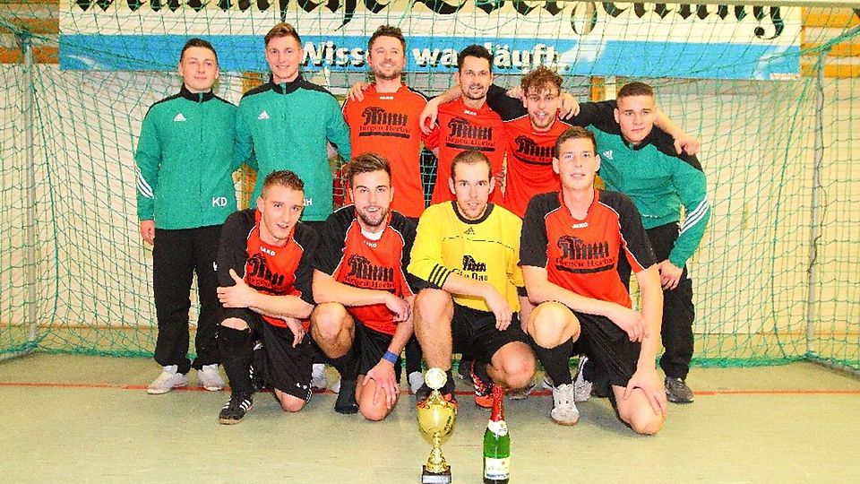 Mit überzeugenden Leistungen bis ins Finale gekommen: Die SG Müncheberg unterlag im Endspiel den im Turnierverlauf stark aufspielenden Männern vom VfB Steinhöfel. ©Dirk Schaal