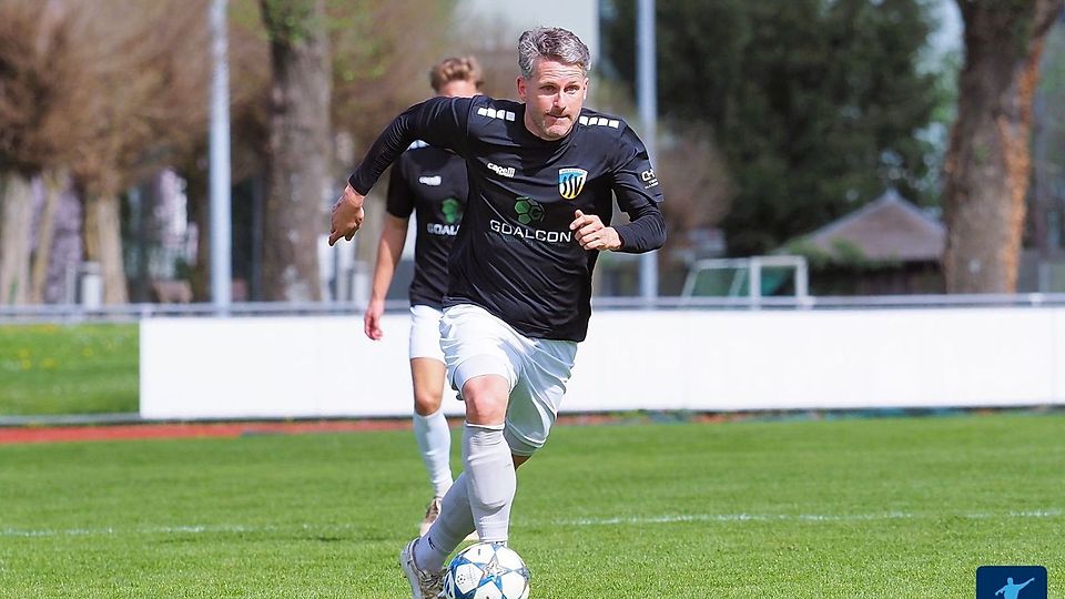 Musste mit seiner SSV Dillingen zum Saisonende eine belanglose 2:6-Heimniederlage gegen den FSV Buchdorf hinnehmen: Spielertrainer Dominik Riedinger gab dabei aber auch seinen Edelreservisten die verdiente Einsatzzeit.