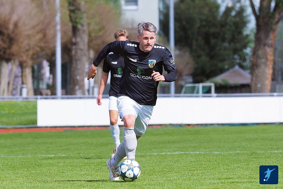 Musste mit seiner SSV Dillingen zum Saisonende eine belanglose 2:6-Heimniederlage gegen den FSV Buchdorf hinnehmen: Spielertrainer Dominik Riedinger gab dabei aber auch seinen Edelreservisten die verdiente Einsatzzeit.