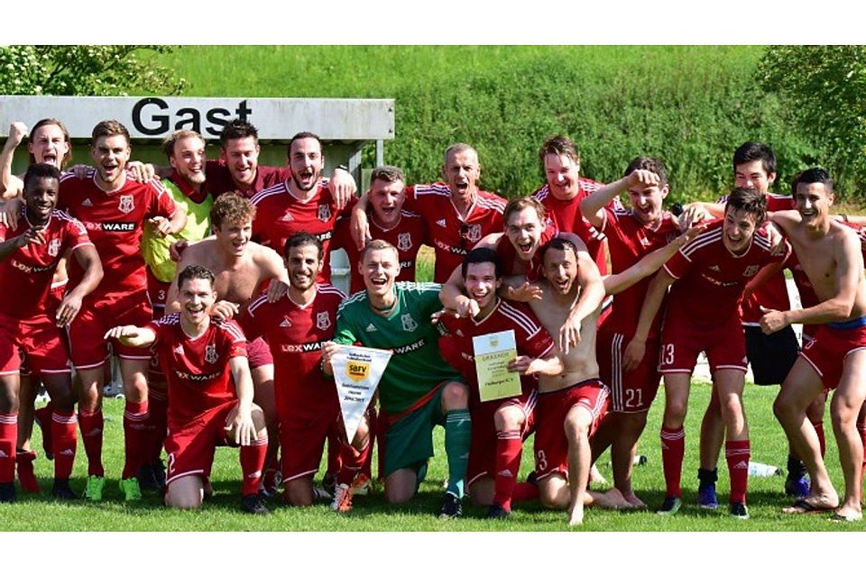 Jubel bei den Spielern des Freiburger FC II: Die Meisterschaft ist perfekt | Foto: Daniel Thoma