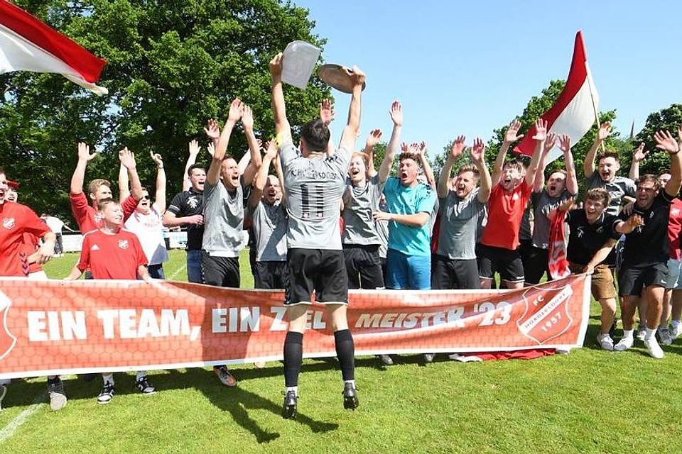 Der FC Hörgersdorf feiert den Titel und die Rückkehr in die Kreisklasse.