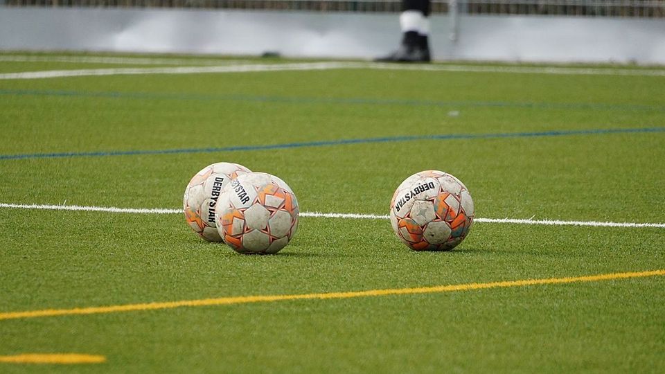 Der Ball rollt wieder in der Bezirksliga - zumindest in den drei am Wochenende angesetzten Nachholspielen.