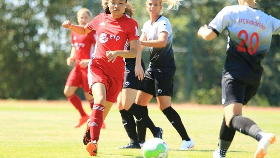 Derbyzeit: Die Fußballerfrauen von TuS Wörrstadt treffen auf die Frauen vom TSV Schott Mainz. F: Wolff
