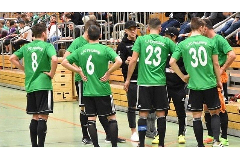 Im Finale der Oberbayerischen Futsal-Runde, verpasste der 1. FC Penzberg nach Platz drei in der Gruppenphase das Halbfinale. FOTO: Dieter Metzler