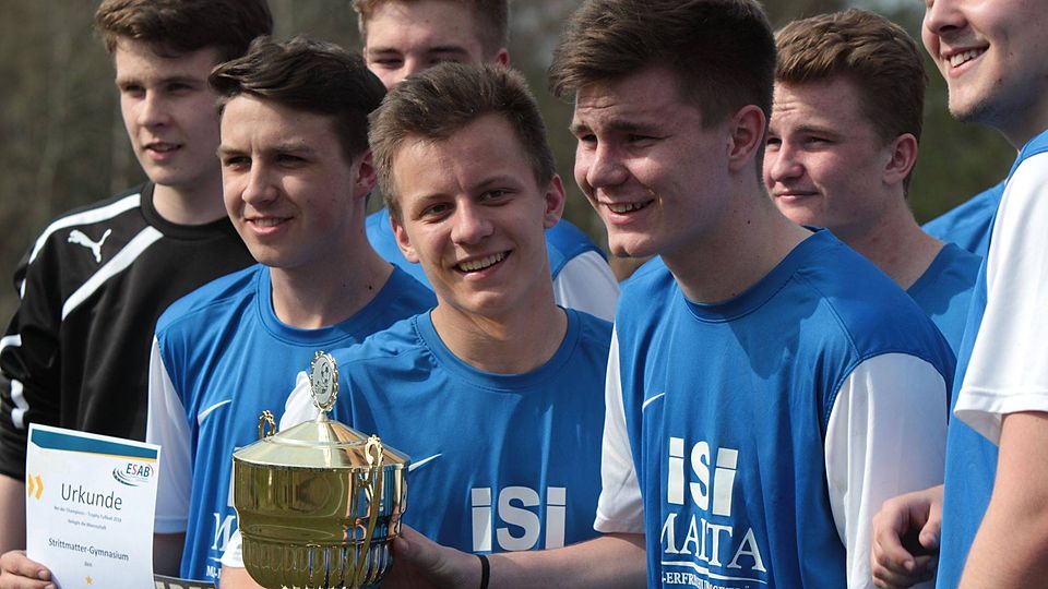 Strahlende Strittmatter-Schüler: Die Granseer Gymnasiasten gewannen am Dienstag die achte Lindower Champions Trophy. Foto: Marc Schütz