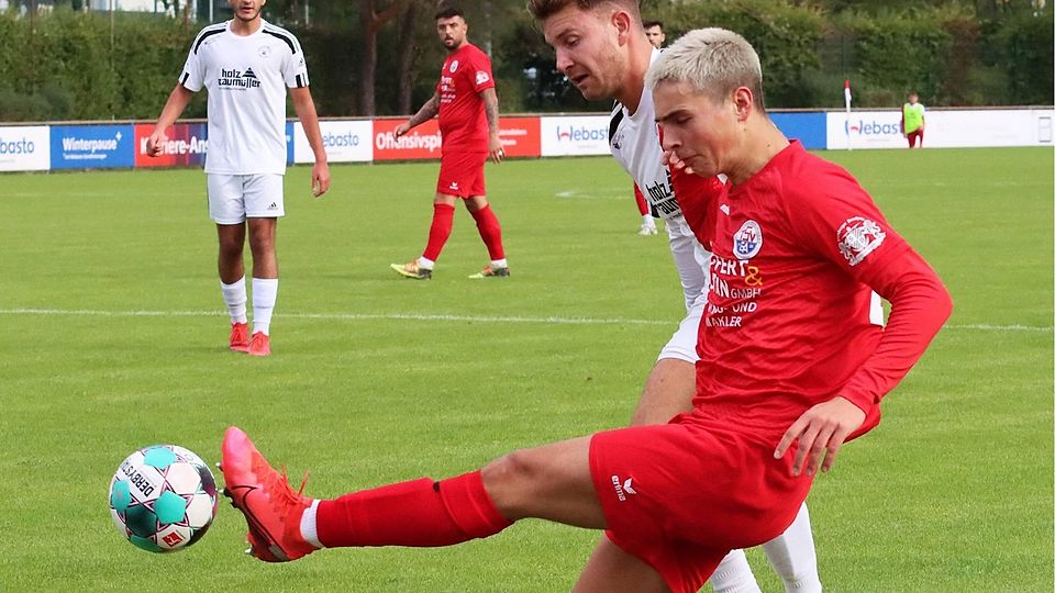Torschütze in der Nachspielzeit: Marco Ralic (in Rot, bei einem früheren Spiel) sicherte dem TSV Gilching-Argelsried endgültig den ersten Erfolg nach fünf sieglosen Spielen.