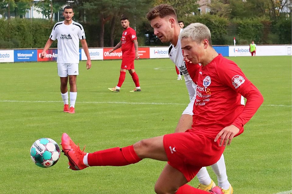 Torschütze in der Nachspielzeit: Marco Ralic (in Rot, bei einem früheren Spiel) sicherte dem TSV Gilching-Argelsried endgültig den ersten Erfolg nach fünf sieglosen Spielen.