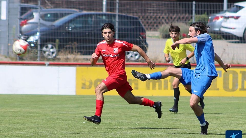 Haris Hadziric (rechts) drehte mit drei Torvorlagen gegen die Binger Hassia am Ostermontag richtig auf. Links im Bild aus dem Hinspiel: Benian Yurdukal. 