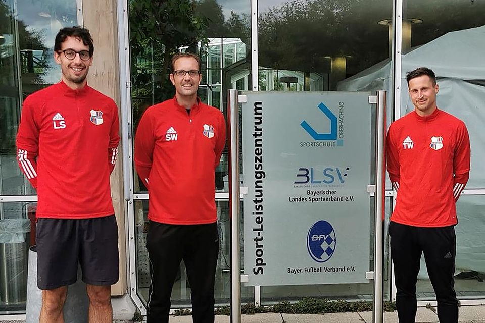 Lukas Schmidbauer und Sebastian Wiesbeck (von links) bilden nach der Winterpause das neue Trainerduo des SSV Schorndorf, Thomas Winter (rechts) gibt die Funktion als langjähriger Spielertrainer auf eigenen Wunsch ab.