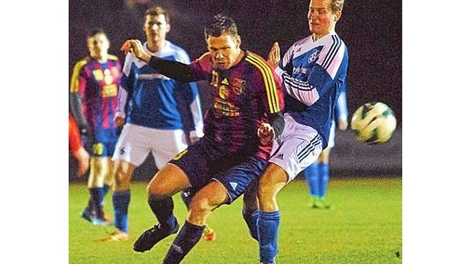 In der Kreisliga gab es beim Spiel zwischen dem TuS Lehmden (blaue Spielkleidung) und dem TuS Ofen keinen Sieger. Beide Teams trennten sich mit einem 2:2. Volkhard Patten