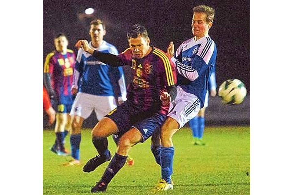 In der Kreisliga gab es beim Spiel zwischen dem TuS Lehmden (blaue Spielkleidung) und dem TuS Ofen keinen Sieger. Beide Teams trennten sich mit einem 2:2. Volkhard Patten