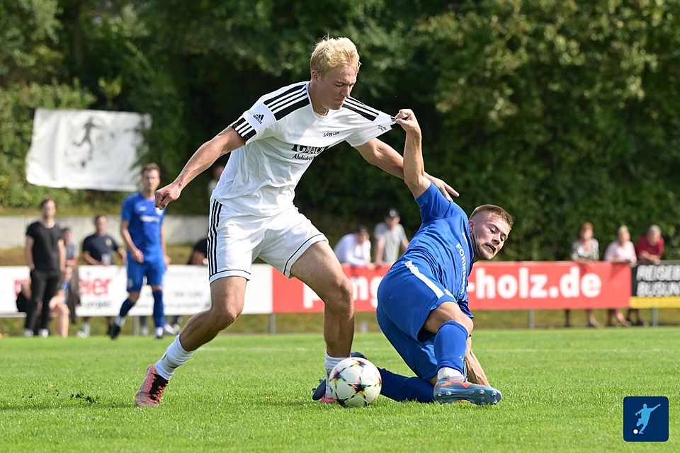 Lams hochtalentierter Innenverteidiger Tobias Koller (li.) plagt sich seit Monaten mit massiven Problemen an beiden Patellasehnen herum 