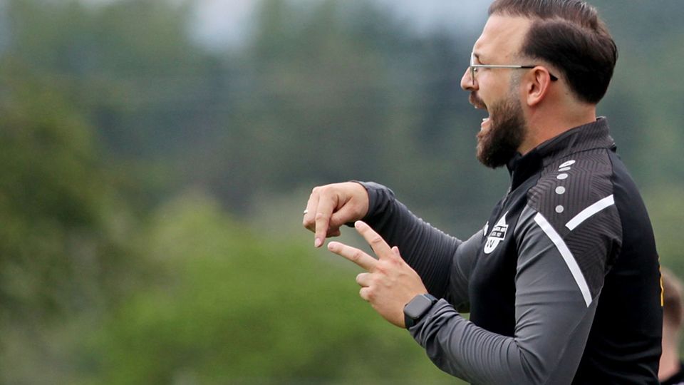  „Wir hatten immer das Potenzial, oben mitzuspielen“: Ismail Palit, Trainer des FC Wallbach | Foto: Matthias Konzok 