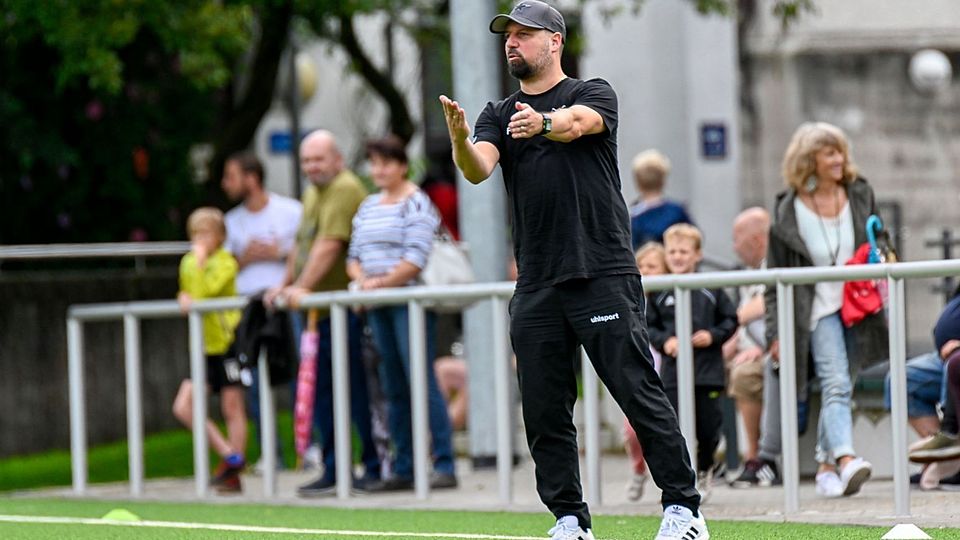 18 Jahre lang trainierte er die erste Mannschaft des SC München: Franz Forstner.