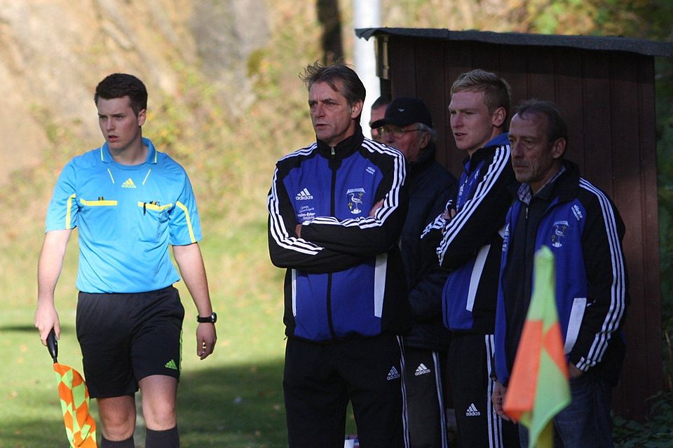 F: Knauer Steht vor einer Herkulesaufgabe mit der SG Dennh/Dörnh.. Reinhold Chorbacz (li.)