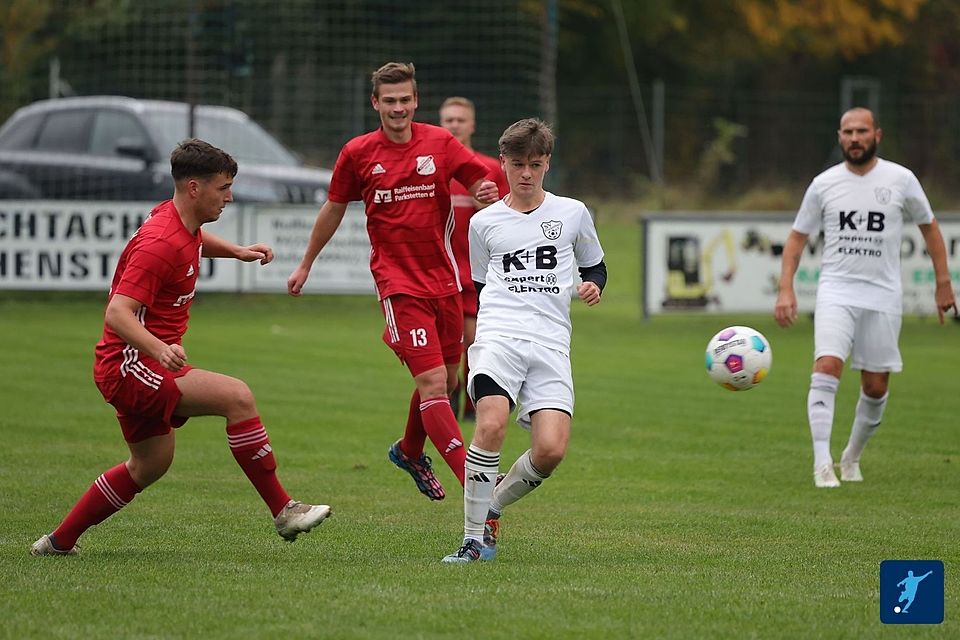 Wer sichert sich Platz 2? Der SV Prackenbach (in weiß) empfängt den Aufsteiger aus Irlbach zum Topduell des 19. Spieltags in der Kreisklasse Straubing.