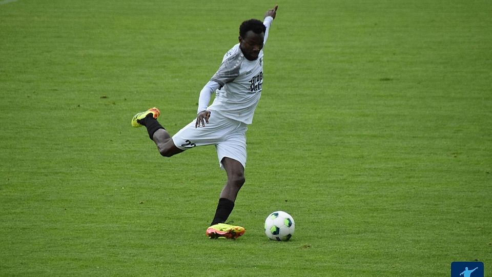 David Adegboyega Weade trifft zum Ausgleich für den VFL Rhede.