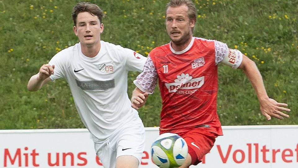 Absolut dominant spielte der MTV Berg im Pokal-Derby gegen die SG Söcking/Starnberg (l. Noah Wagner). Das Kreisliga-Team um Kapitän Fabian Kaske (r.) hätte auch höher als 1:0 gewinnen können.