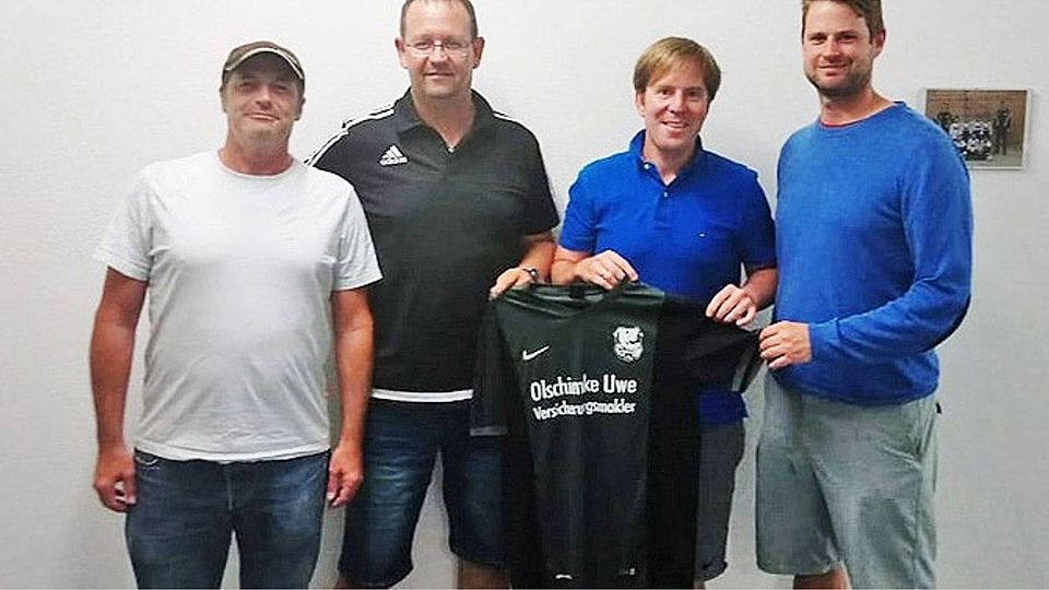 Der SC Eurasburg: (von links) Abteilungsleiter Stefan Wolf, Trainer Ersten Mannschaft Gerhard Thoma, Trainer Zweite Mannschaft Fabian Bieder, Co-Trainer Zweite Mannschaft Julian Wedelich.  Foto: Andreas Maurer