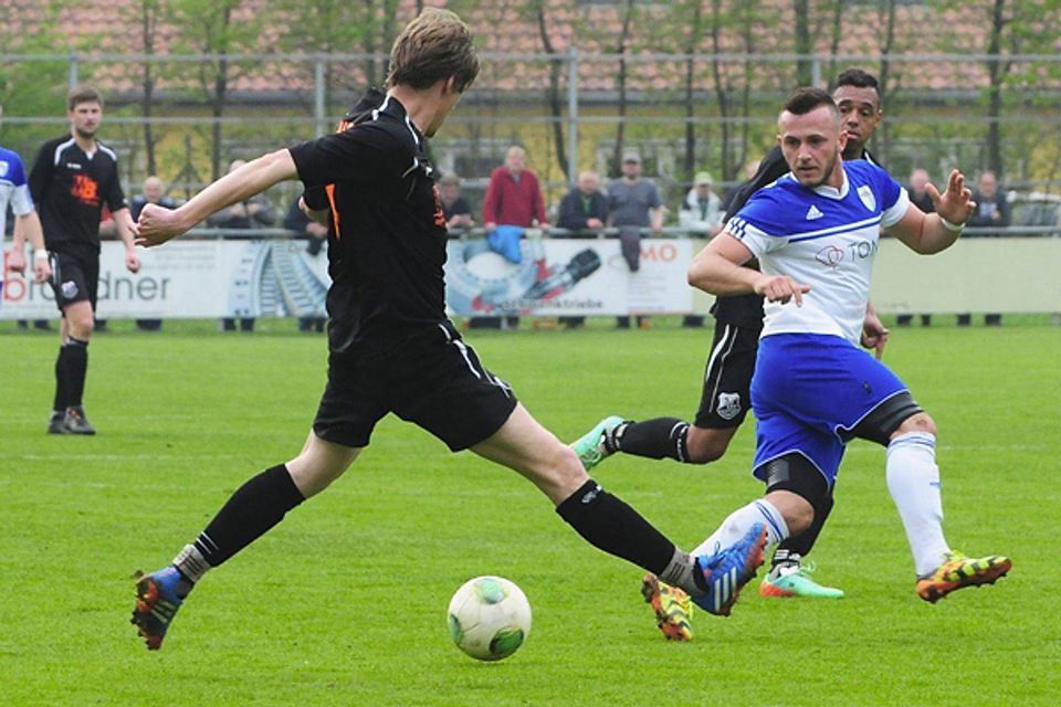 Forchheims Adem Selmani setzt sich engagiert gegen die Aubstädter ein. F: NN Forchheim