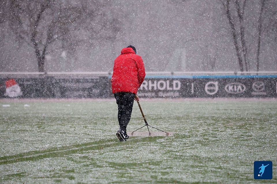 Die winterliche Witterung soll die ganze Woche über anhalten - und die Frage lautet: Wo kann noch gespielt werden?