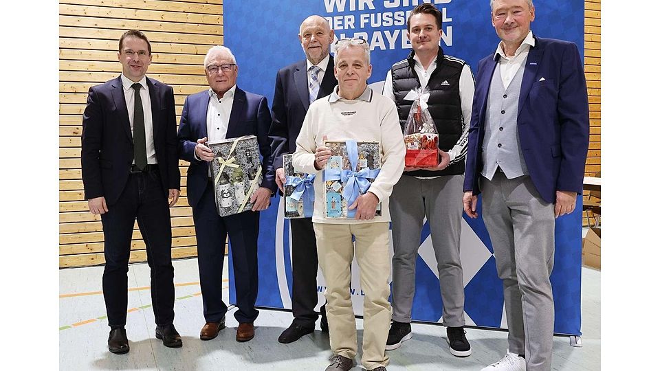 Verabschiedungen beim oberbayerischen Bezirkstag in Oberhaching: (v.l.) BFV-Präsident Christoph Kern, Andreas Gegg, Wolf-Peter Schulte, Wolfgang Hauke, Daniel Maurer, BFV-Vizepräsident und Oberbayerns Bezirks-Vorsitzender Robert Schraudner.