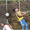 Piero Stampete hat den Ball im Blick und erzielt beim 4:0-Sieg des  TV Oeffingen gegen die Aramäer Heilbronn ein Tor. Foto: Patricia Sigerist