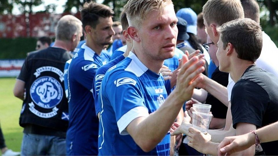 Ade WFV, hello America! Nico Engelking geht für ein Jahr in die USA, wird dort für die Charleston Golden Eagles auflaufen und dank Stipendium günstig studieren können. F: Becker