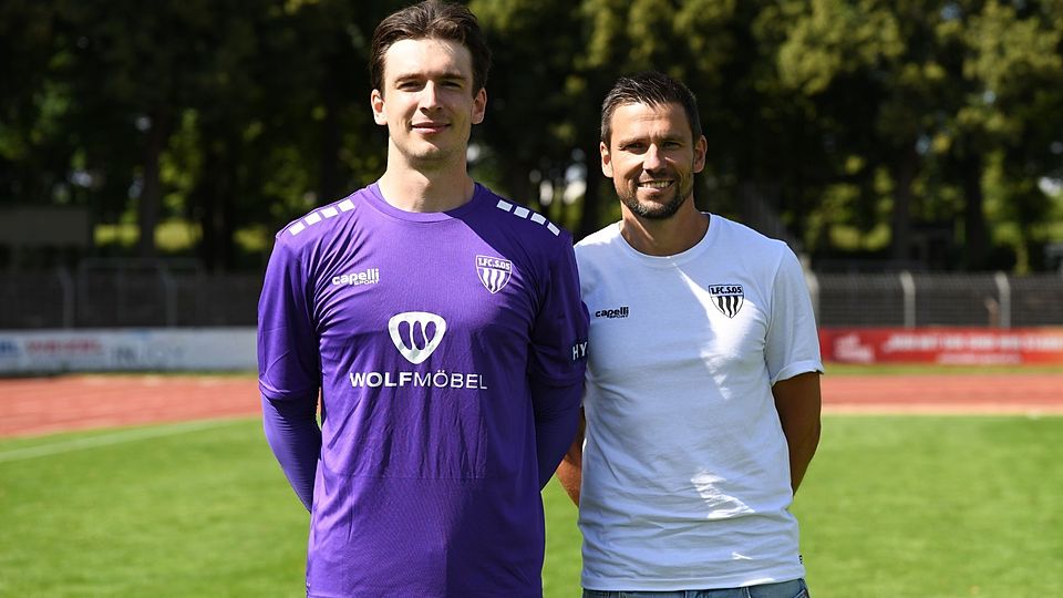 Lukas Schneller (li.) wurde bereits bei der Generalprobe gegen Fulda vom Sportlichen Leiter Andreas Brendler vorgestellt.