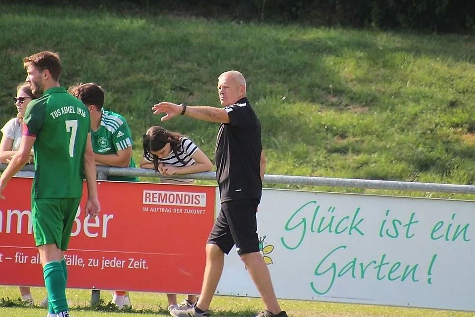 Karl Stern blickt auf eine bemerkenswerte Karriere als Trainer zurück. Karl Stern blickt auf eine bemerkenswerte Karriere als Trainer zurück.