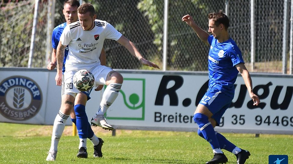Christian Mühlbauer (am Ball) erzielte sein erstes Punktspieltor für den TSV Seebach 
