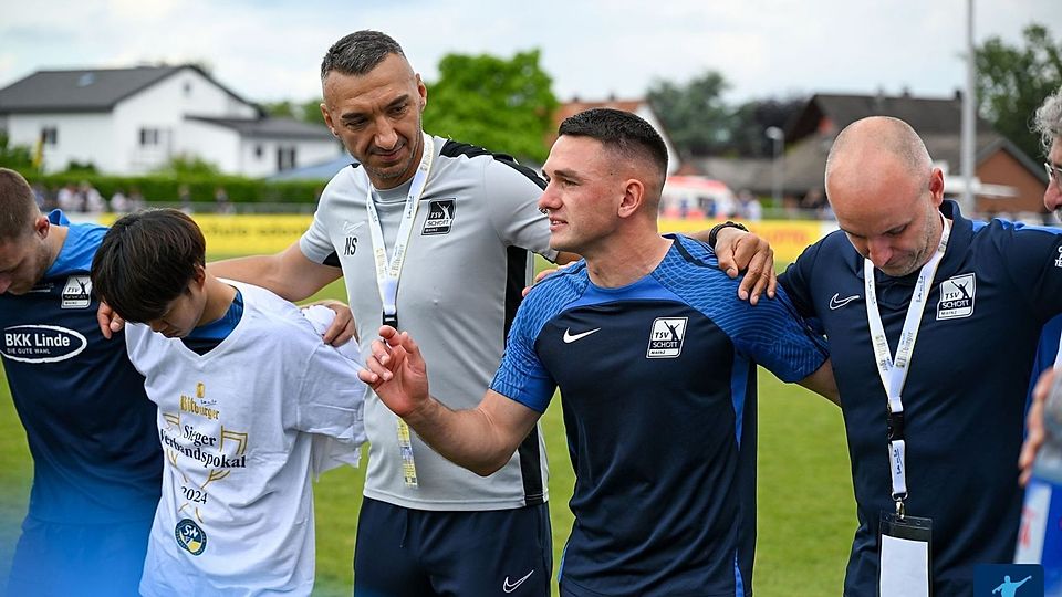 Seinen ersten Titel mit den Aktiven des TSV Schott Mainz hat Samuel Horozovic (2.v.r.) im Pokalfinale gegen den SV Gonsenheim eingefahren.